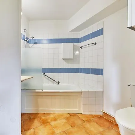 Appartement 2 Pieces, Rez De Jardin Et Terrasse *